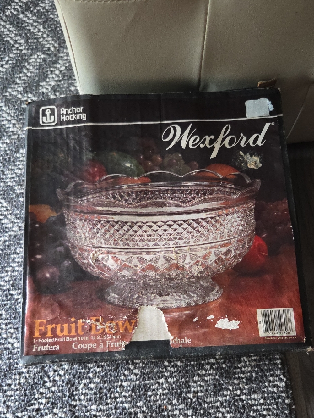 Wexford Glass Pedestal Serving Bowl - Elegant Diamond Pattern 10 X 6 - Picture 2 of 2